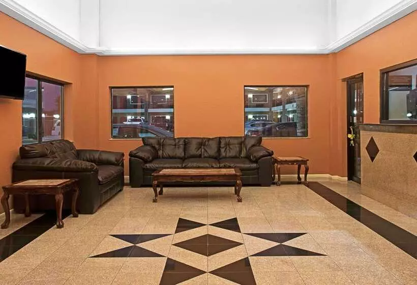 هتل Super 8 By Wyndham Houston/brookhollow Nw