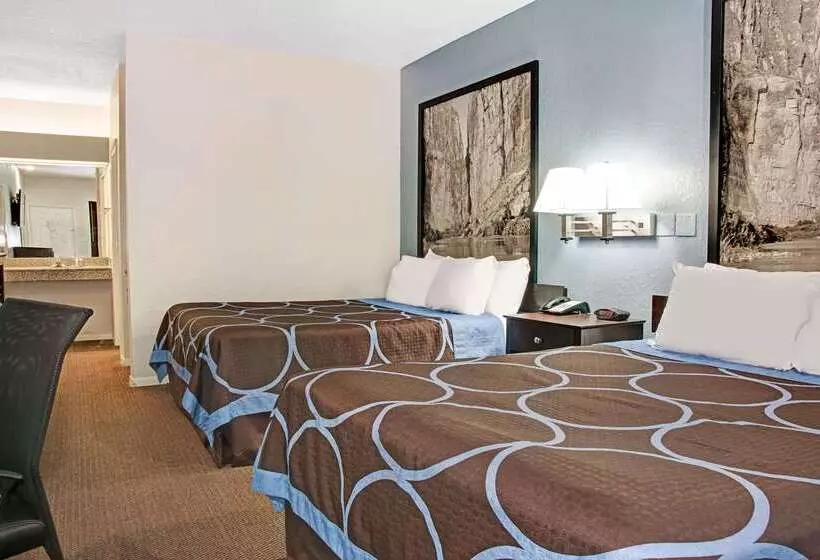 هتل Super 8 By Wyndham Houston/brookhollow Nw