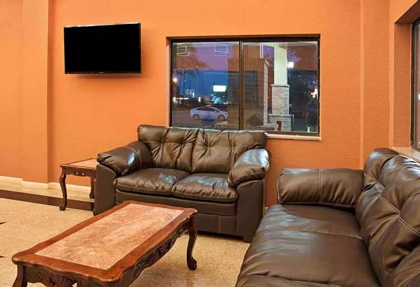 هتل Super 8 By Wyndham Houston/brookhollow Nw