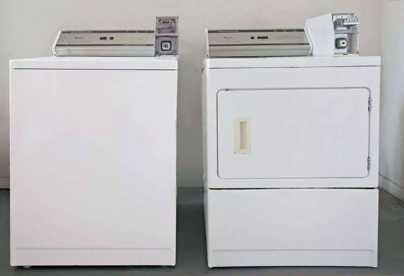 هتل Super 8 By Wyndham Houston/brookhollow Nw