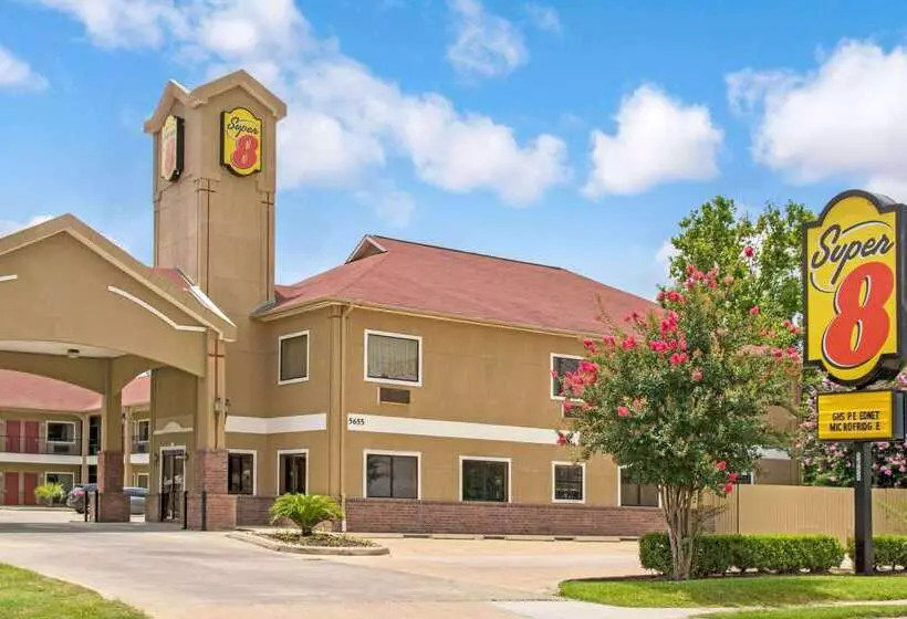 هتل Super 8 By Wyndham Houston/brookhollow Nw