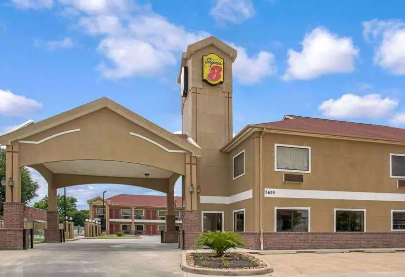 هتل Super 8 By Wyndham Houston/brookhollow Nw
