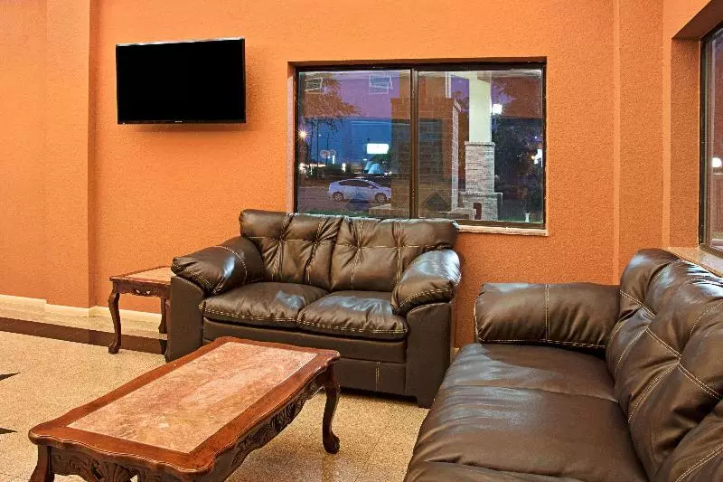 هتل Super 8 By Wyndham Houston/brookhollow Nw