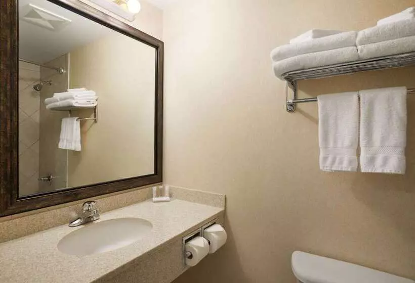 Отель Travelodge By Wyndham Strathmore