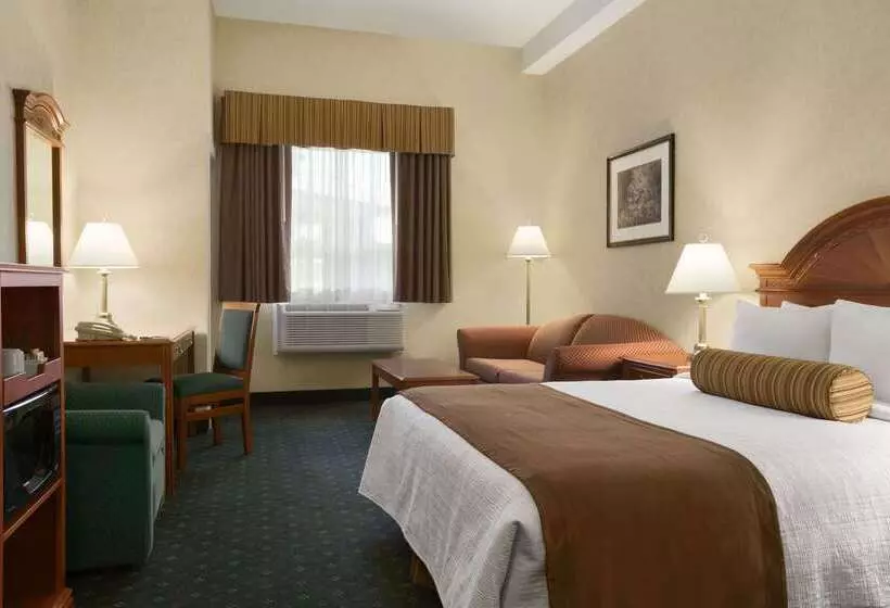 Отель Travelodge By Wyndham Strathmore