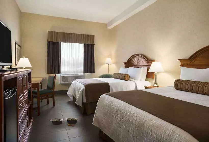 Отель Travelodge By Wyndham Strathmore