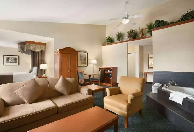 Отель Travelodge By Wyndham Strathmore