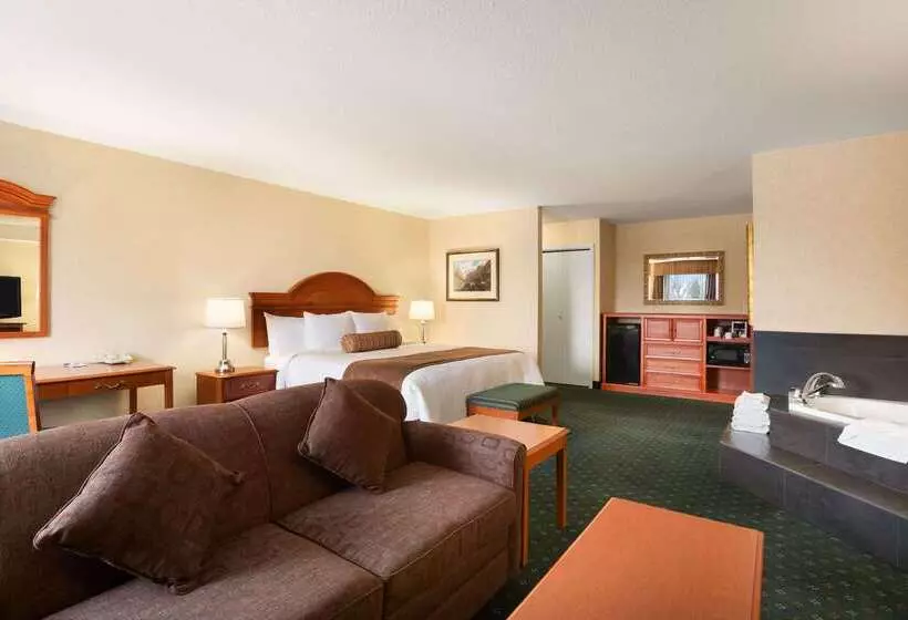 Отель Travelodge By Wyndham Strathmore