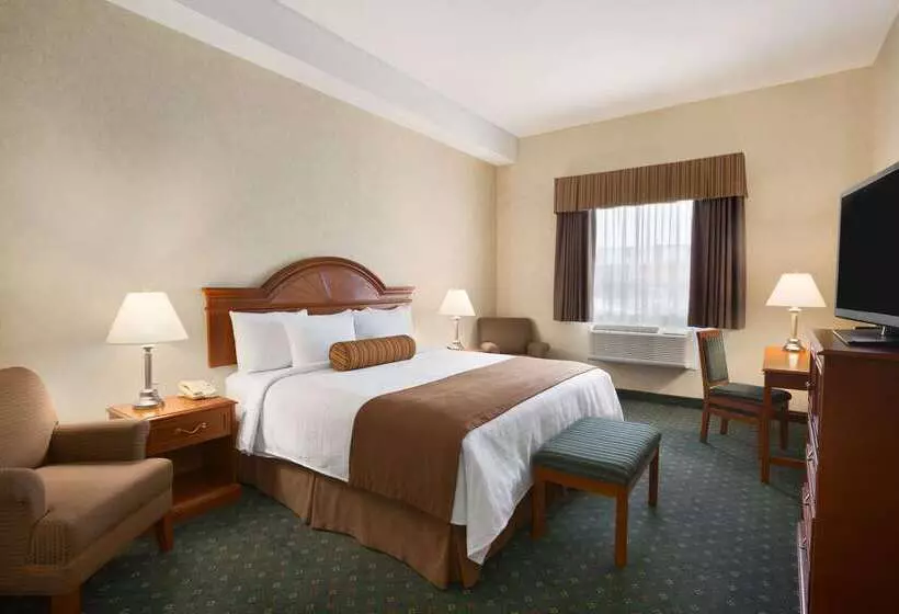 Отель Travelodge By Wyndham Strathmore