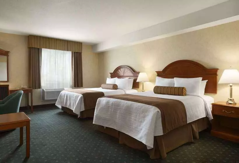 Отель Travelodge By Wyndham Strathmore