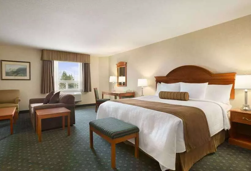 Отель Travelodge By Wyndham Strathmore