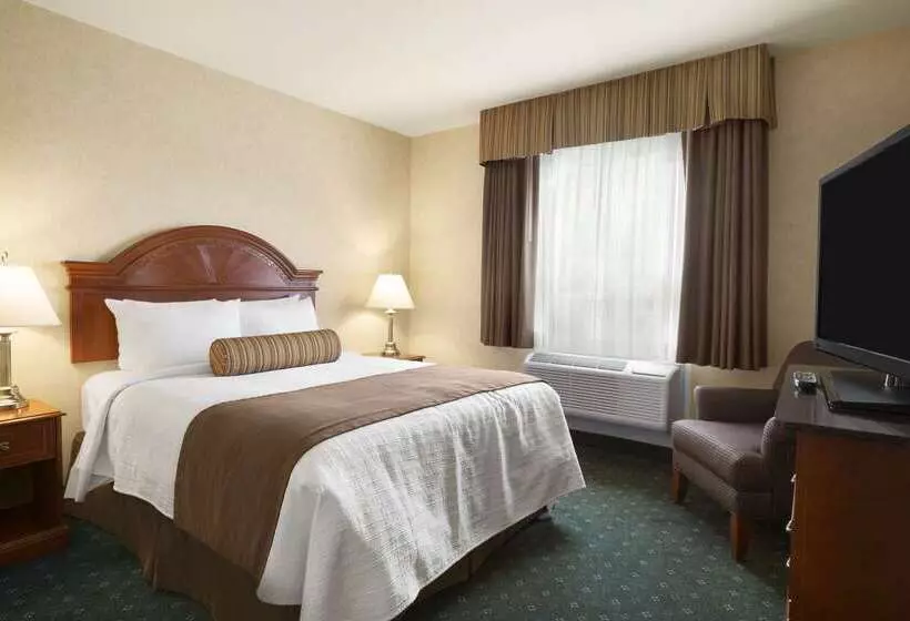 Отель Travelodge By Wyndham Strathmore