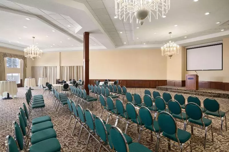 Отель Travelodge By Wyndham Strathmore