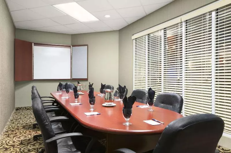 Отель Travelodge By Wyndham Strathmore