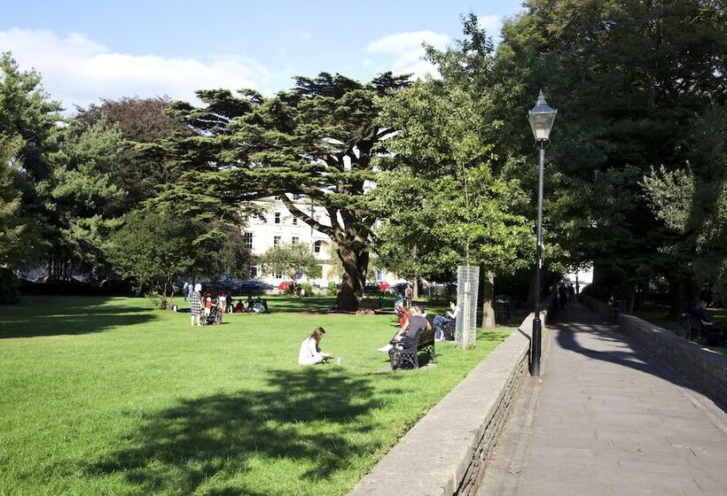 Victoria Square Hotel Clifton Village