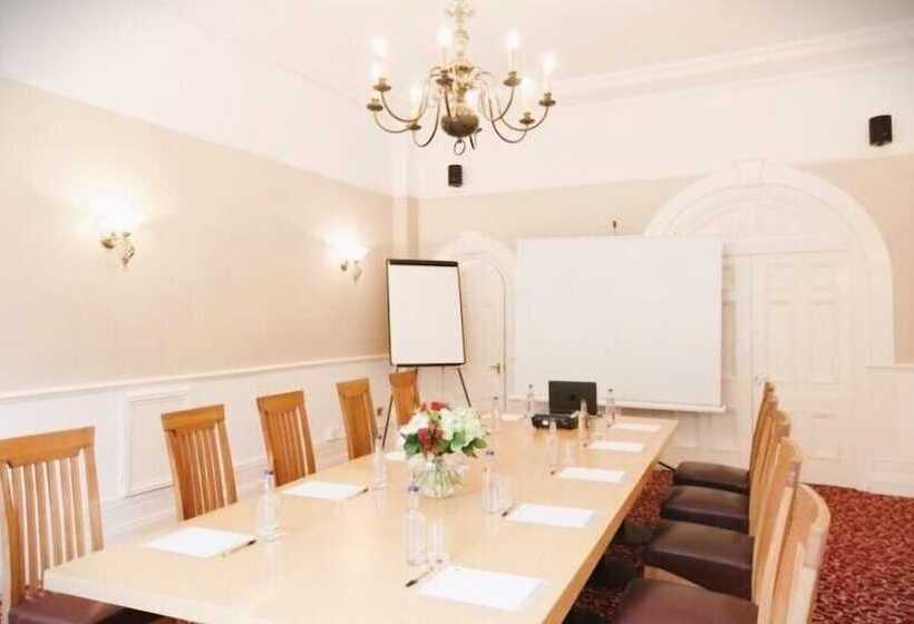 Victoria Square Hotel Clifton Village