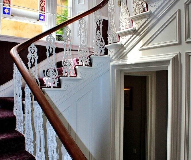 Victoria Square Hotel Clifton Village