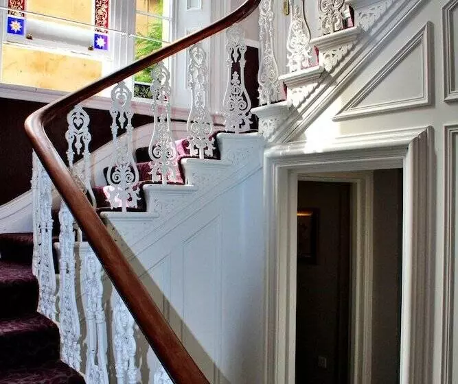 Victoria Square Hotel Clifton Village