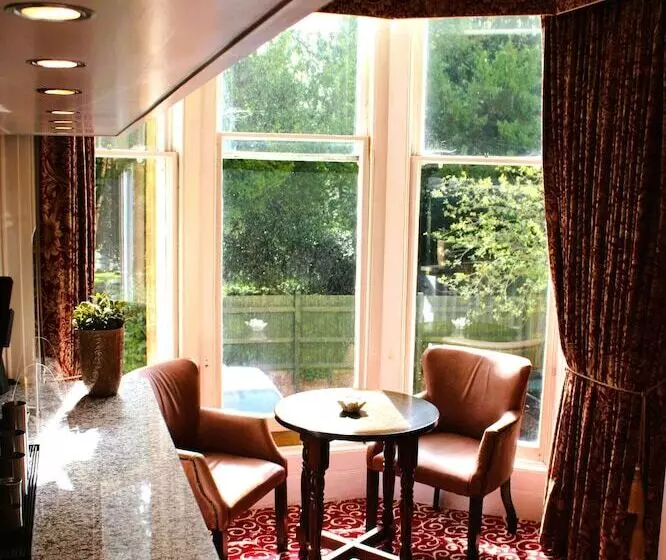 Victoria Square Hotel Clifton Village