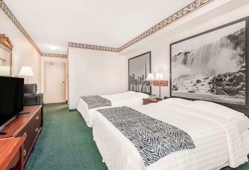 Motel Super 8 By Wyndham Ambassador Bridge Windsor On
