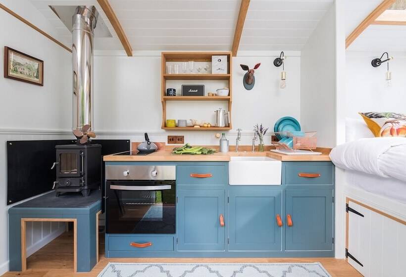 The Wriggly Tin & Baa Spa At Tregoose Old Mill