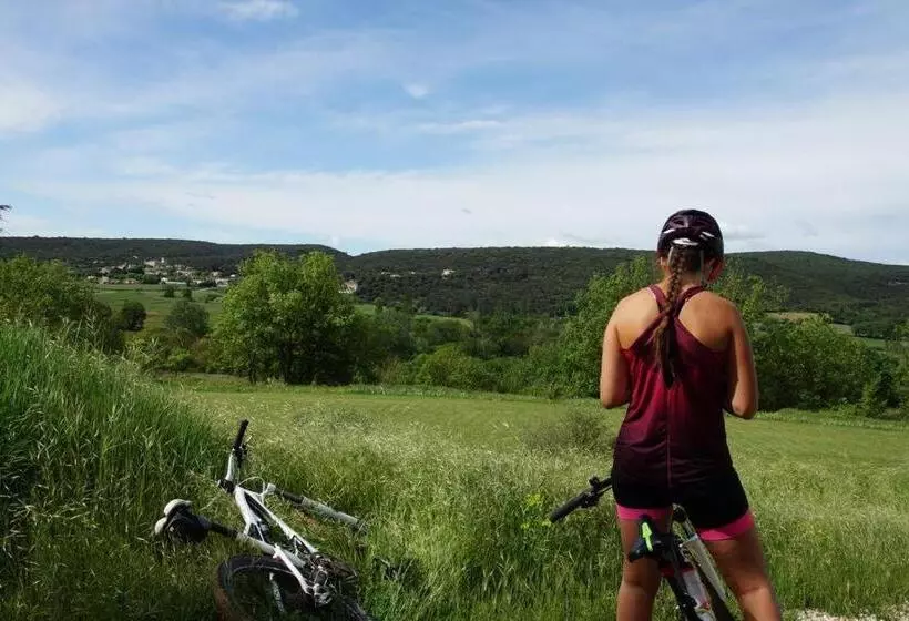 Aamiaismajoitus (B&B) Chambres D´hôtes Prieuré D Orniols