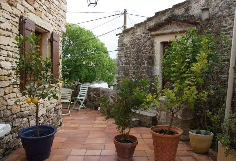 Aamiaismajoitus (B&B) Chambres D´hôtes Prieuré D Orniols