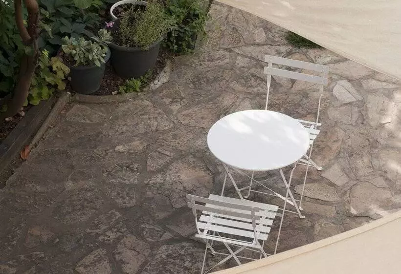 تختخواب و صبحانه El Jardí De L'avet