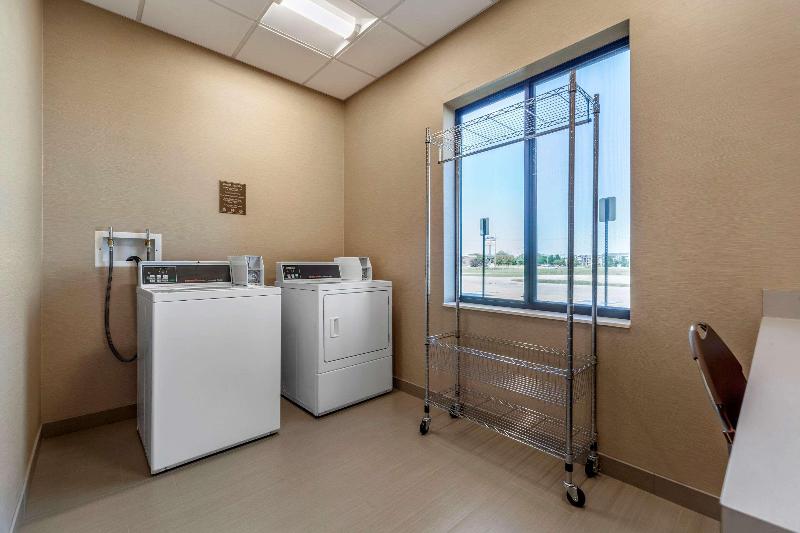 فندق Comfort Suites