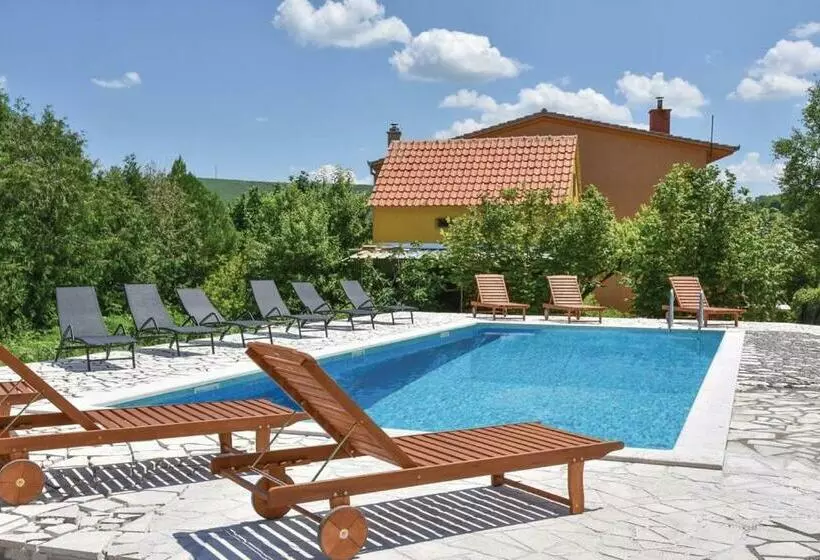 ペンション Rooms Latinac