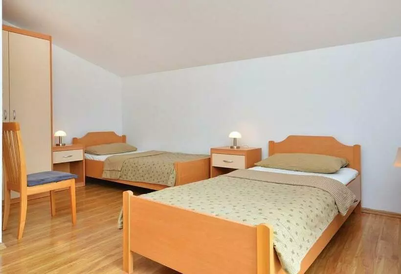 ペンション Rooms Latinac