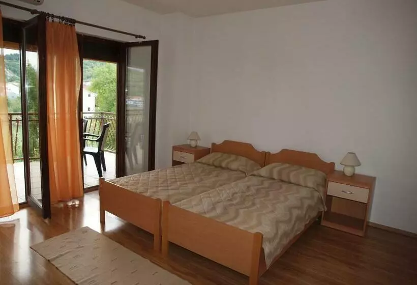 ペンション Rooms Latinac