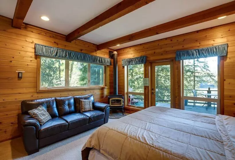 07mf   Lake Front   Hot Tub   Bbq   Sleeps 8