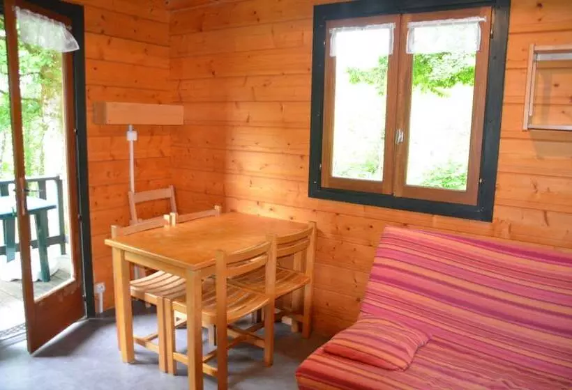 Hotelli Camping Du Lac De Saintpardoux