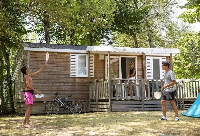 Hotelli Camping Du Lac De Saintpardoux