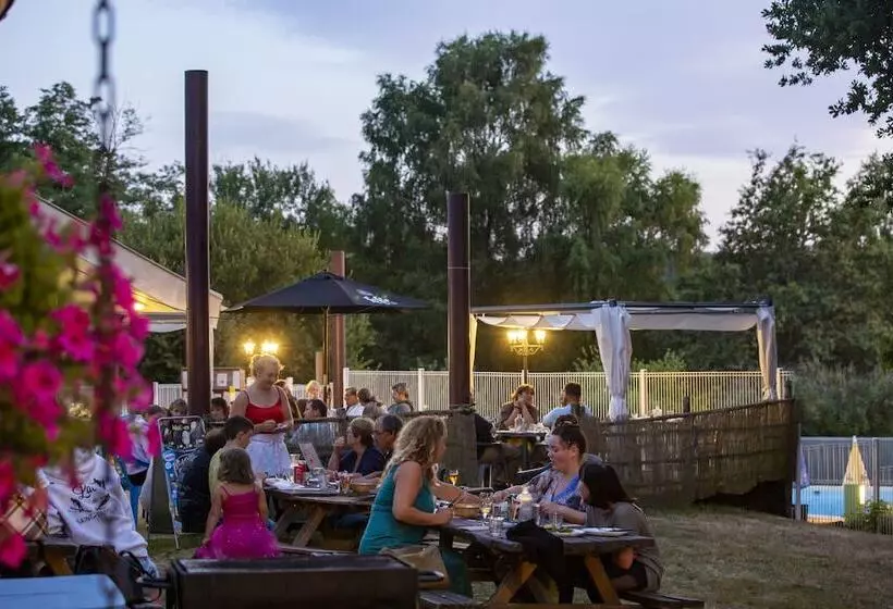 Hotelli Camping Du Lac De Saintpardoux