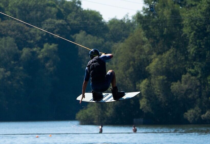 בית מלון כפרי Camping Du Lac De Saintpardoux