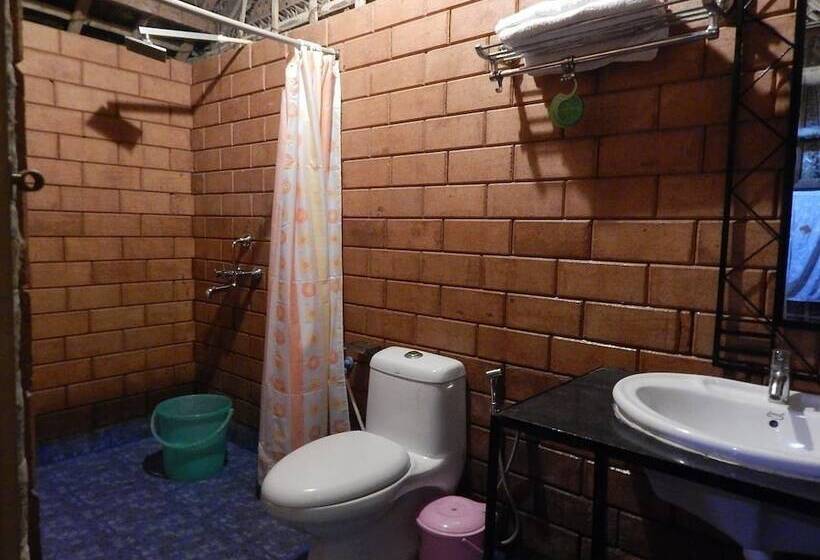 Otel The Palm Trees Resort