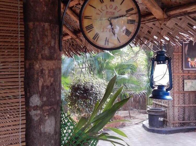 Otel The Palm Trees Resort