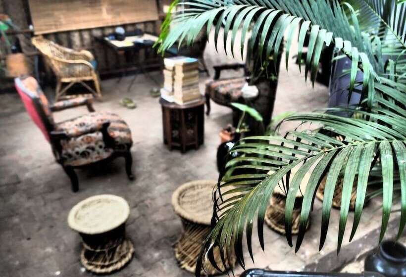 Otel The Palm Trees Resort