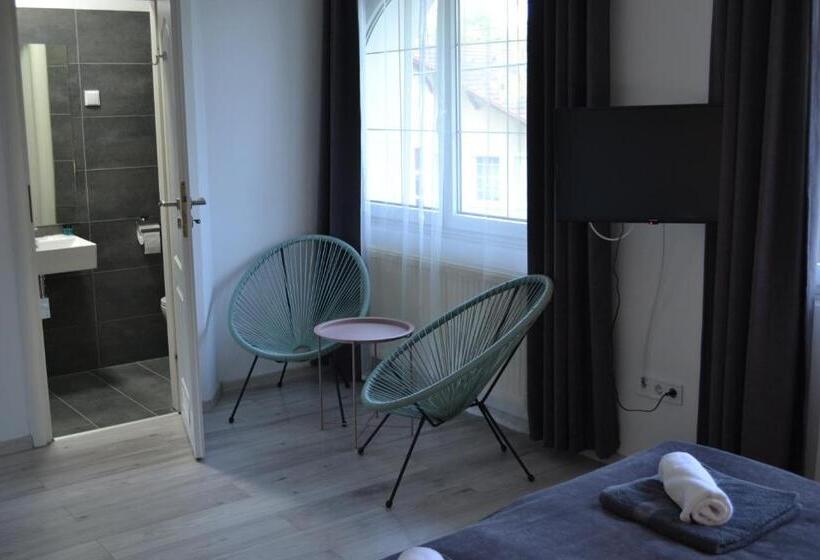 Bed and Breakfast Főnix Design Rooms