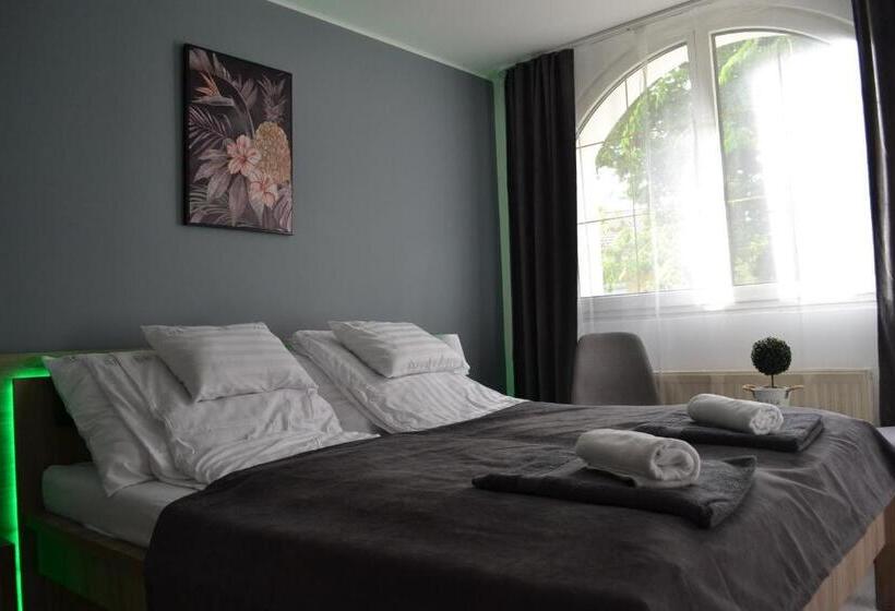 Bed and Breakfast Főnix Design Rooms