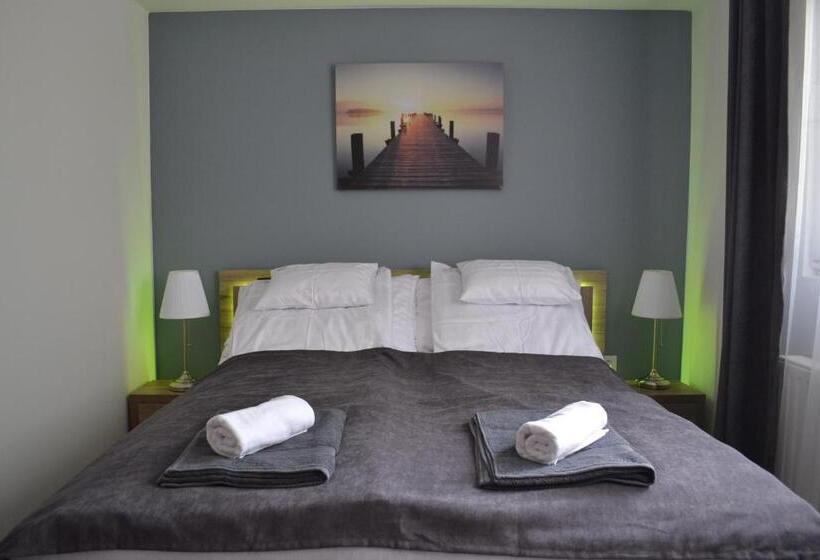 Bed and Breakfast Főnix Design Rooms