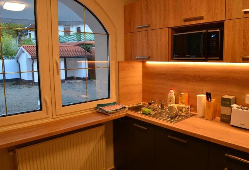 Bed and Breakfast Főnix Design Rooms