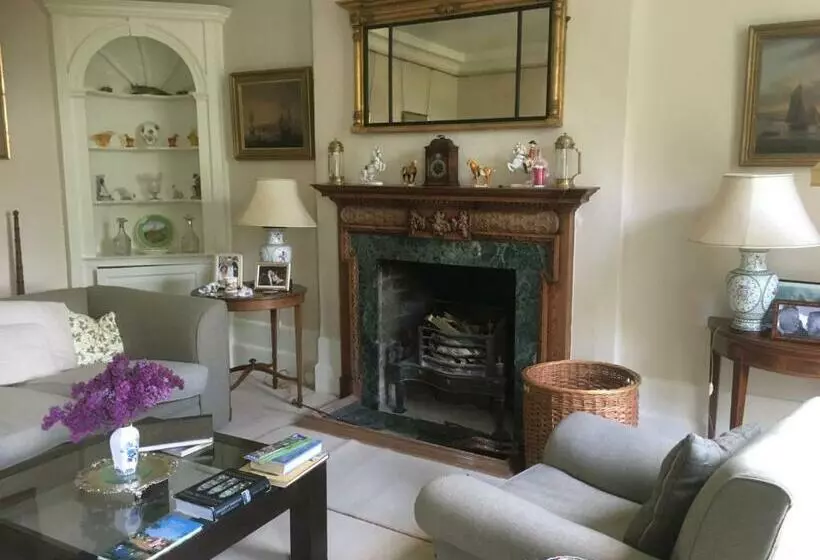 تختخواب و صبحانه Teigh Old Rectory