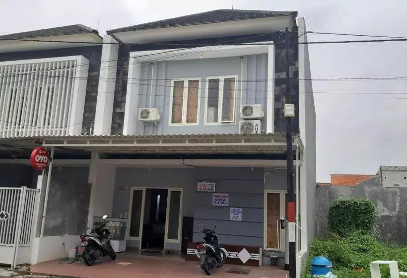 ホテル Oyo 3995 Airport Village Juanda