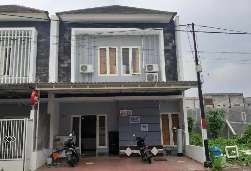 ホテル Oyo 3995 Airport Village Juanda