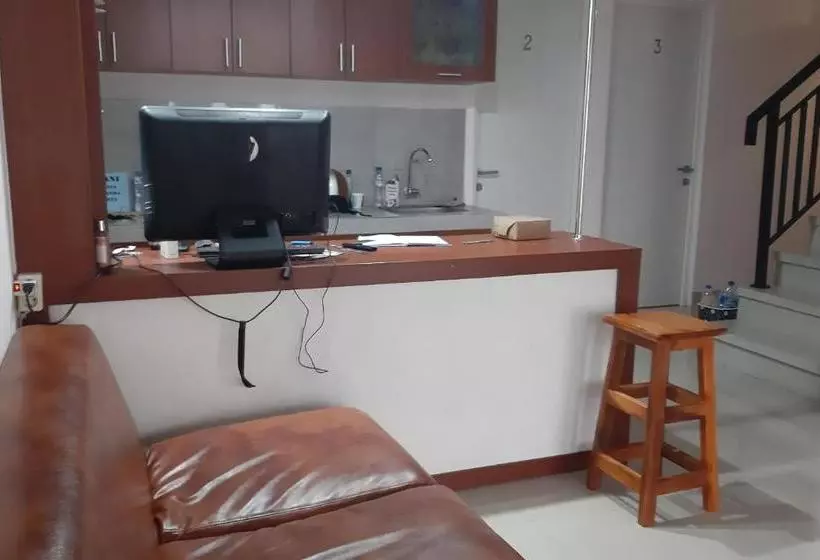 ホテル Oyo 3995 Airport Village Juanda