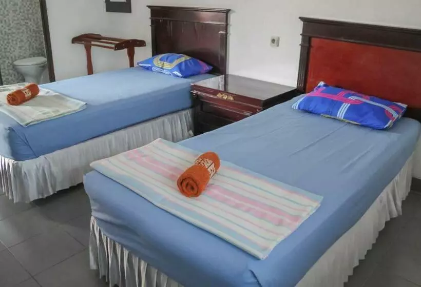 ホテル Rajawali Mitra Reddoorz