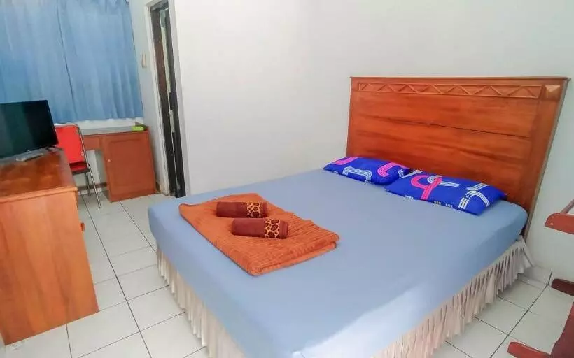 ホテル Rajawali Mitra Reddoorz